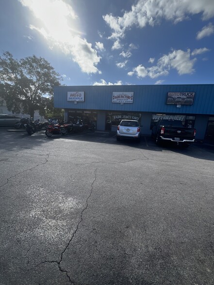 1156 E Donegan Ave, Kissimmee, FL for sale - Building Photo - Image 2 of 8