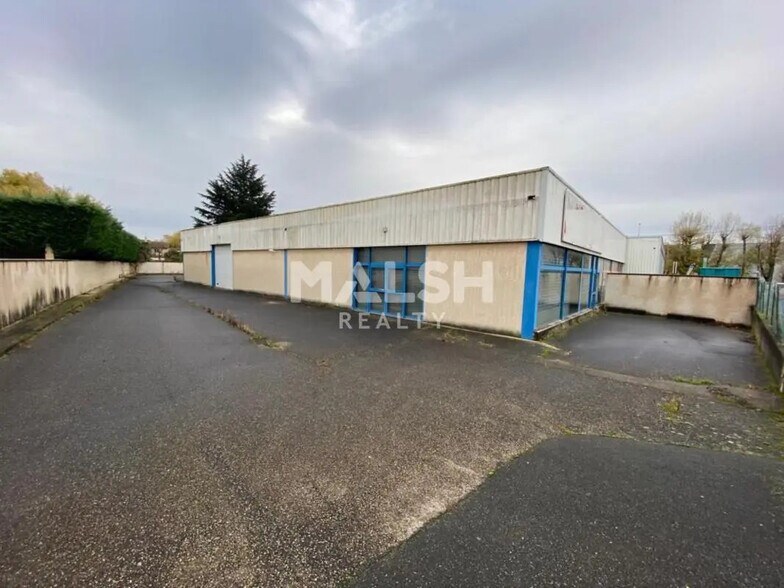 Office in Genay for lease - Building Photo - Image 1 of 9