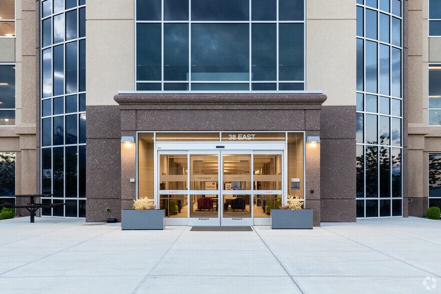 38 E Scenic Pointe Dr, Draper, UT for lease - Building Photo - Image 2 of 4