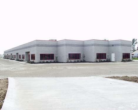 24700 Aurora Rd, Bedford Heights, OH for lease - Building Photo - Image 2 of 4