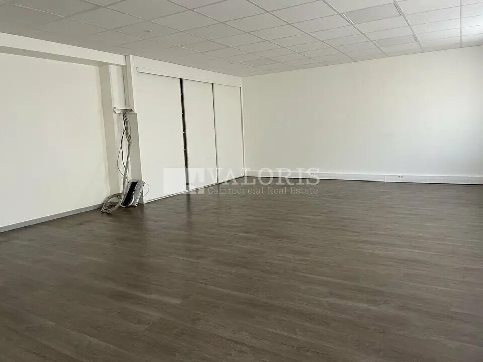 Office in Lyon for lease Interior Photo- Image 1 of 3