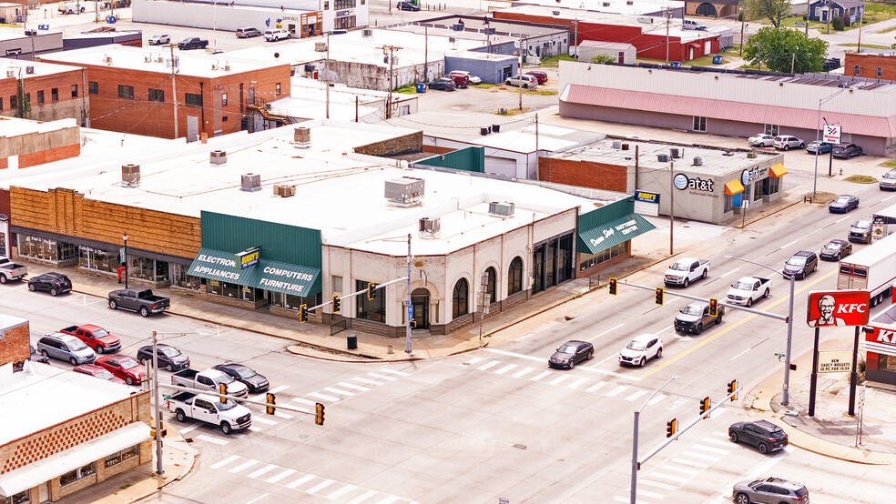 104 E Graham Ave, Pryor, OK for sale - Building Photo - Image 1 of 32