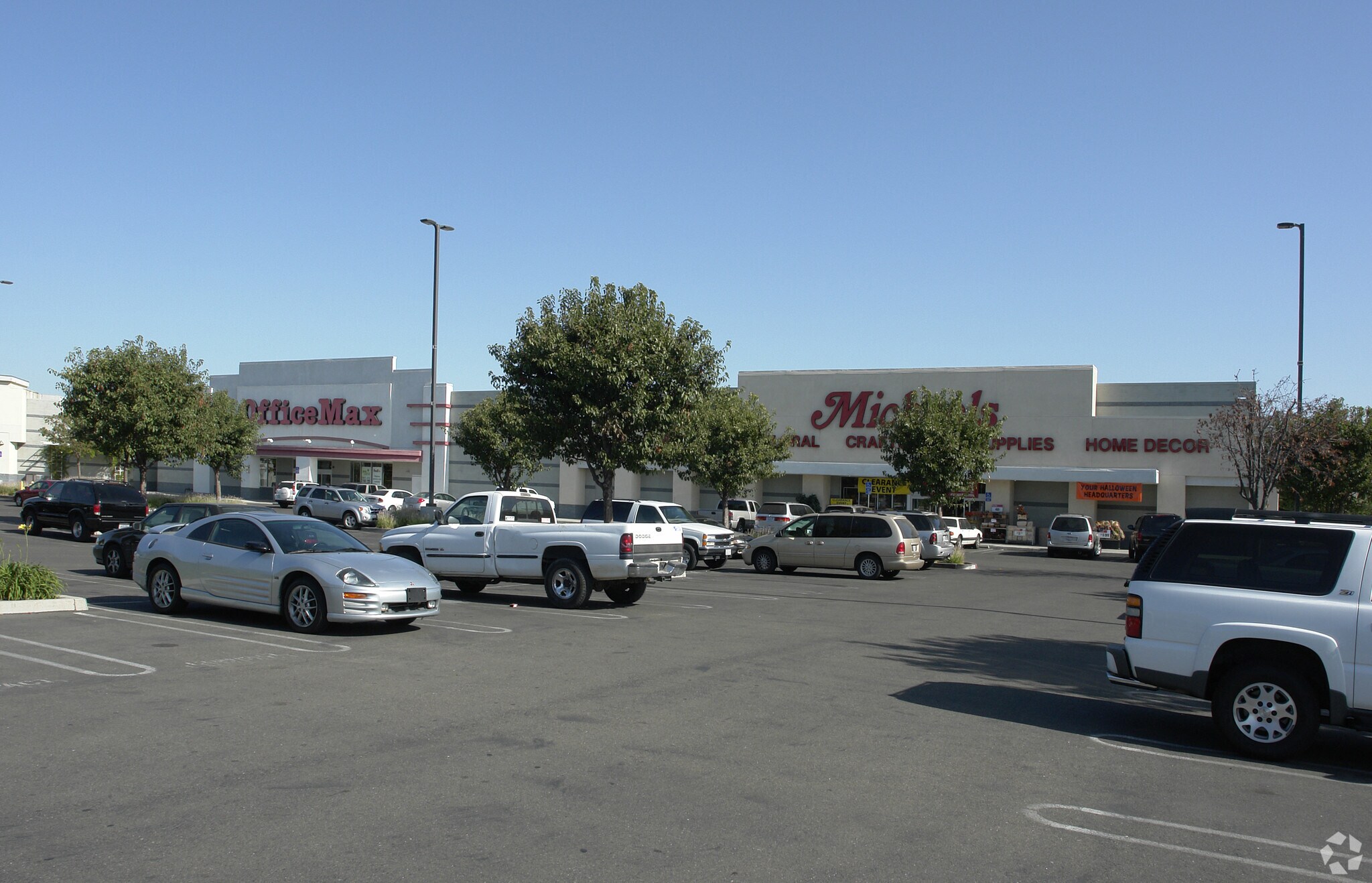 3900 Sisk Rd, Modesto, CA for lease Primary Photo- Image 1 of 14