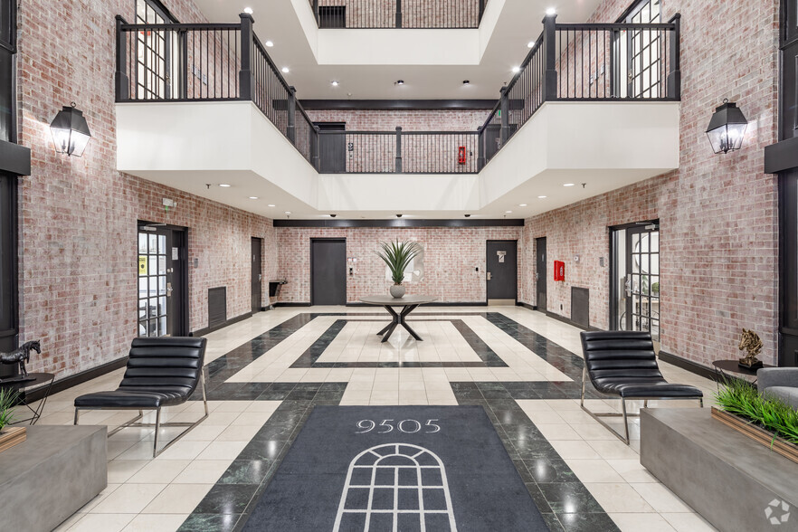 9505 Reisterstown Rd, Owings Mills, MD for lease - Lobby - Image 3 of 13