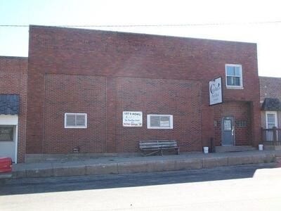 22-26 Main St, Newhall, IA for sale - Primary Photo - Image 1 of 1