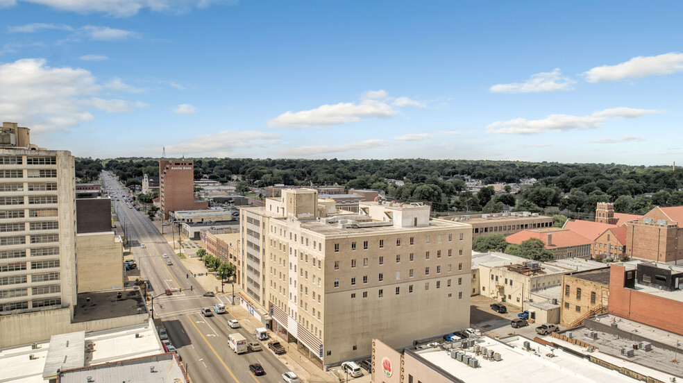 121 S Broadway Ave, Tyler, TX for lease - Building Photo - Image 3 of 8