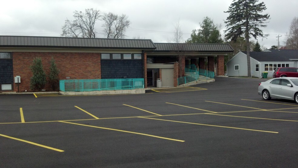 1751 Deckner Ave, Green Bay, WI 54302