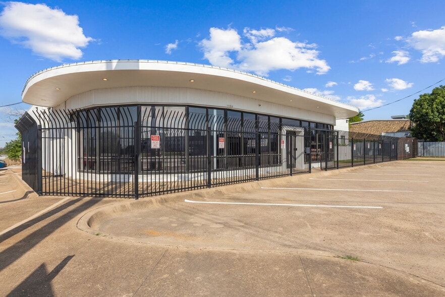 2021 Cockrell Ave, Dallas, TX for lease - Building Photo - Image 2 of 16
