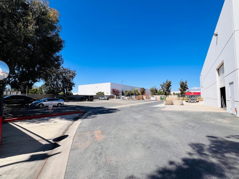 1245 Webb Cir, Corona, CA for lease - Building Photo - Image 3 of 34