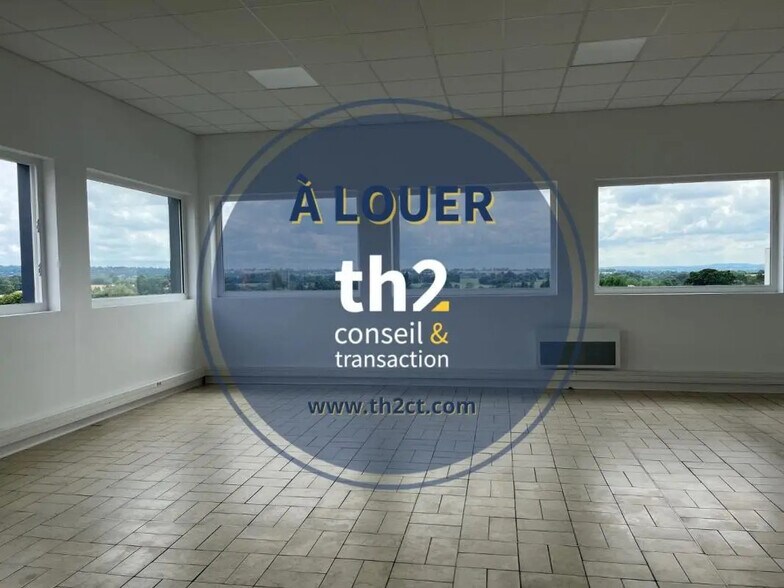 Office in Saint-Lô for lease - Building Photo - Image 3 of 4