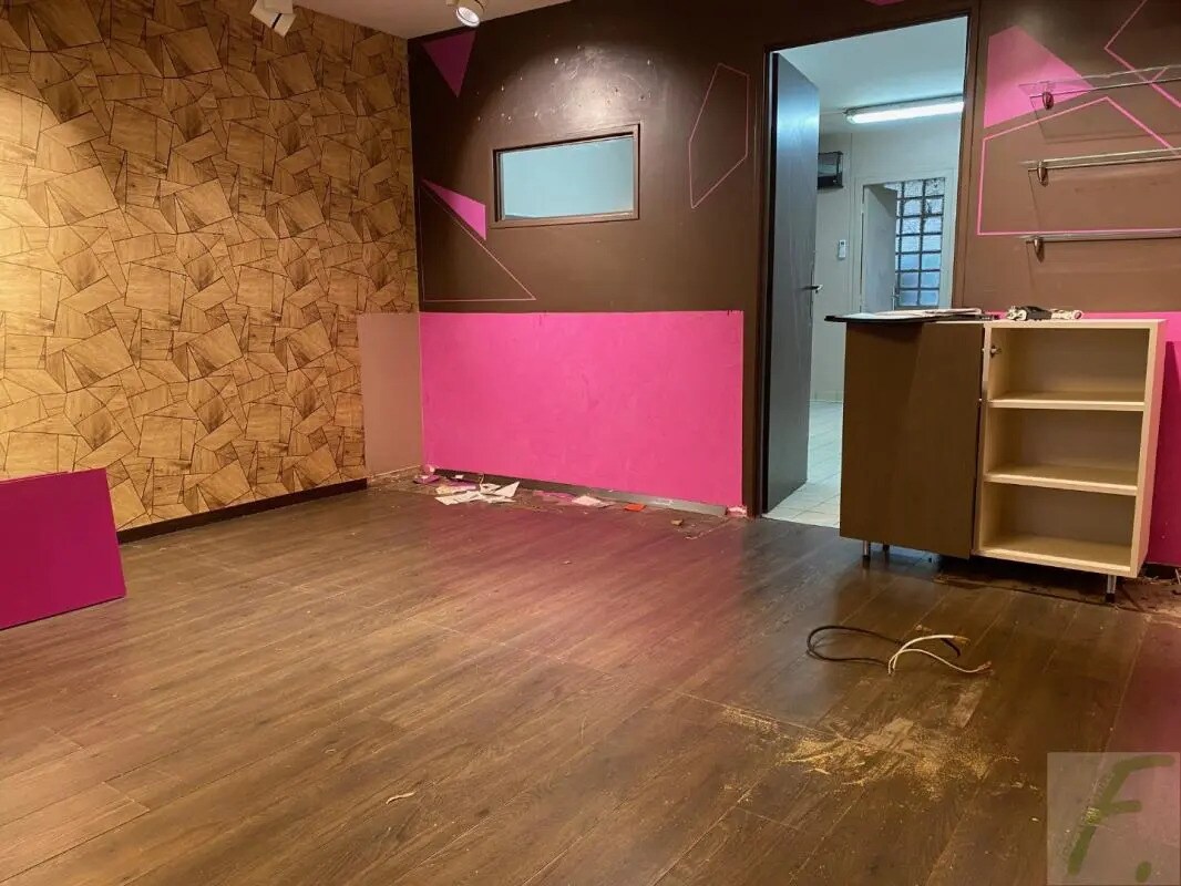 Retail in Aix-les-Bains for lease Interior Photo- Image 1 of 8