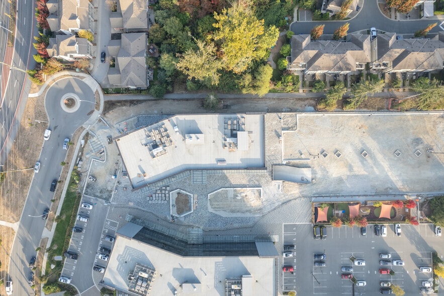 15400 Croydon Dr, Surrey, BC for lease - Aerial - Image 2 of 6