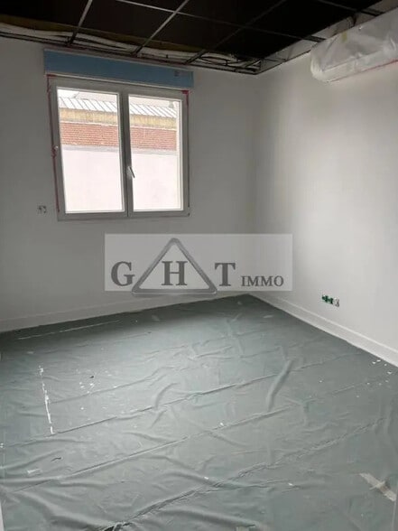 Office in Les Pavillons-sous-Bois for lease - Interior Photo - Image 3 of 3