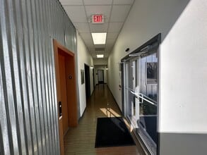 5712 Val Verde St, Houston, TX for sale Interior Photo- Image 2 of 25