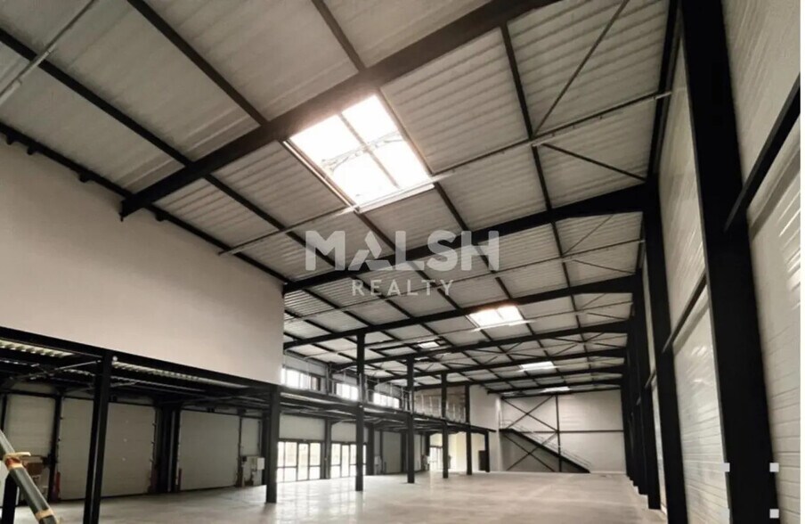 Flex in Saint-Quentin-Fallavier for lease - Interior Photo - Image 3 of 16