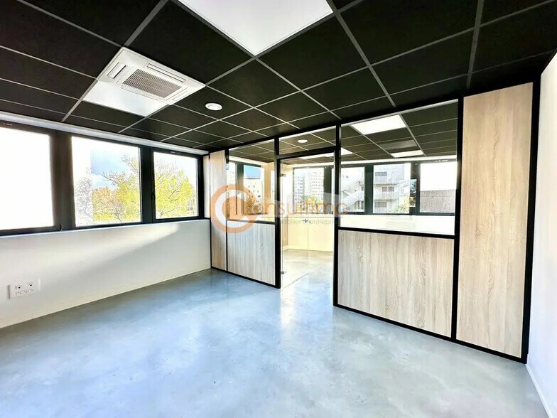 Office in Talence for sale - Interior Photo - Image 2 of 7