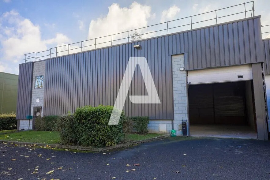 Flex in Collégien for lease - Building Photo - Image 2 of 5