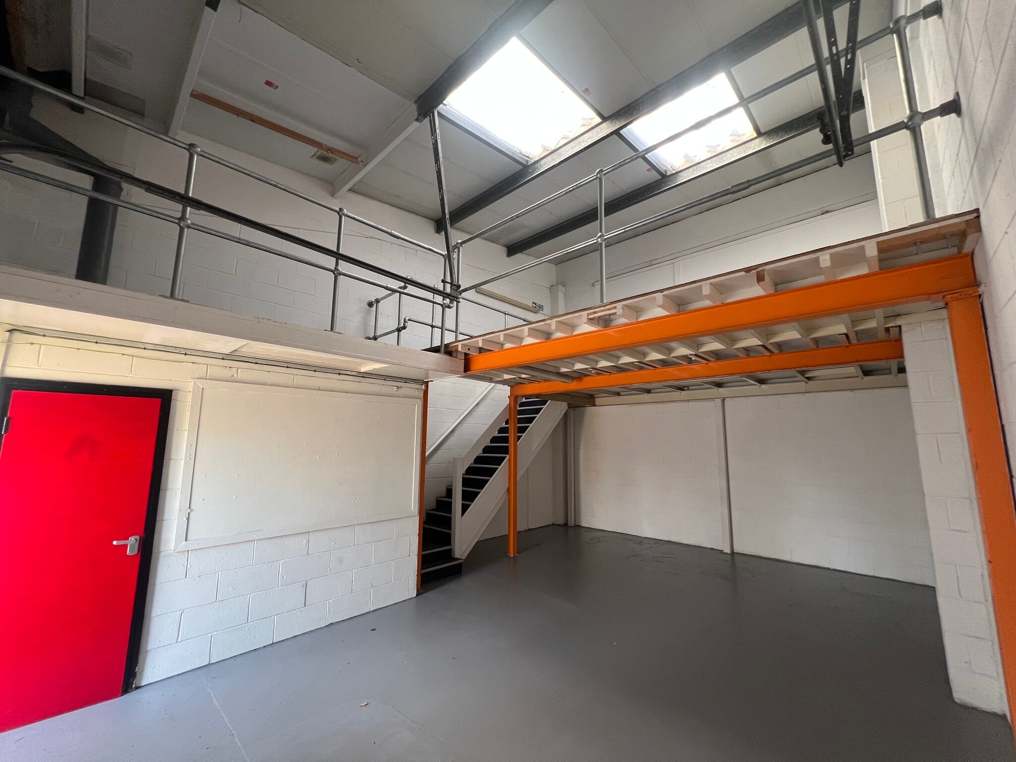 Anchor Bridge Way, Dewsbury for lease Interior Photo- Image 1 of 5