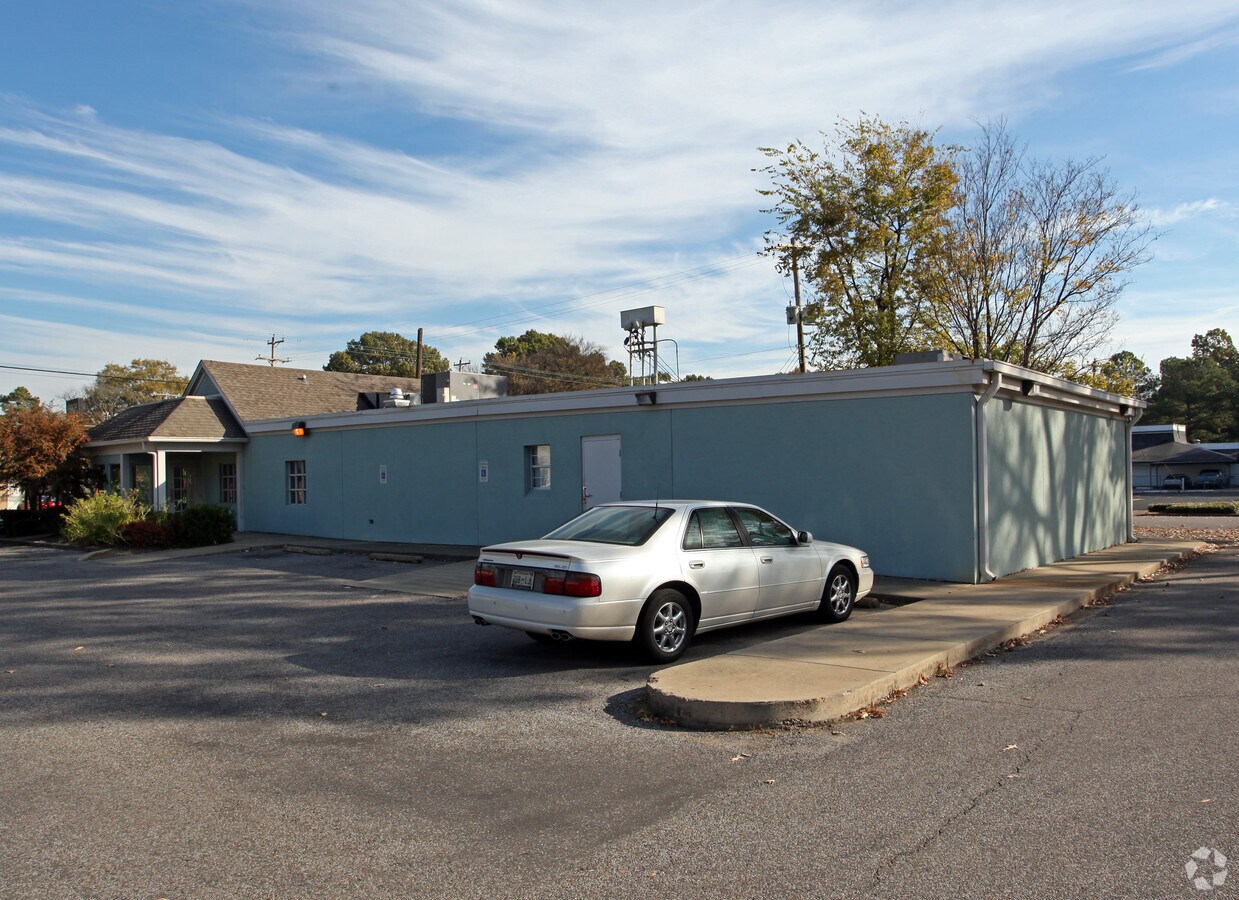 3787 Summer Ave, Memphis, TN 38122