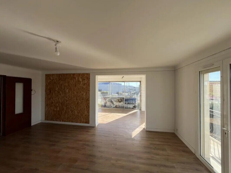 Office in La Farlède for lease - Building Photo - Image 1 of 6