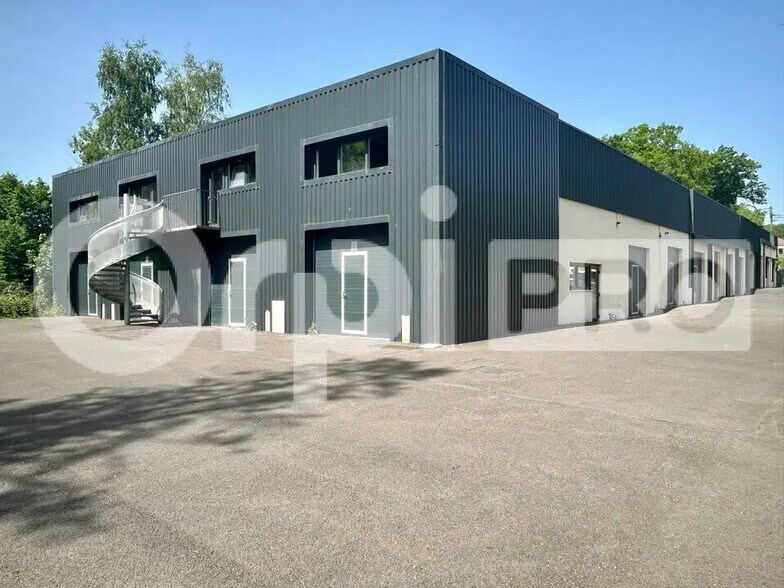 Flex in Saint-Chéron for sale - Building Photo - Image 1 of 11