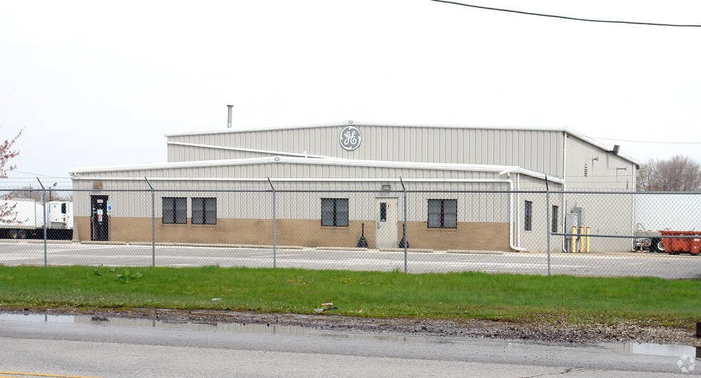 2560 W Morris St, Indianapolis, IN for lease - Building Photo - Image 2 of 5