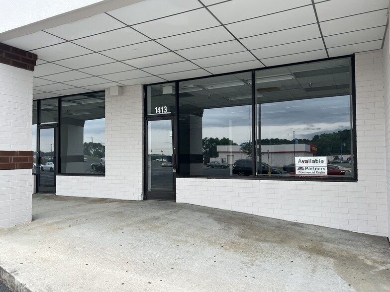 1401-1433 S Pollock St, Selma, NC for lease - Building Photo - Image 1 of 6