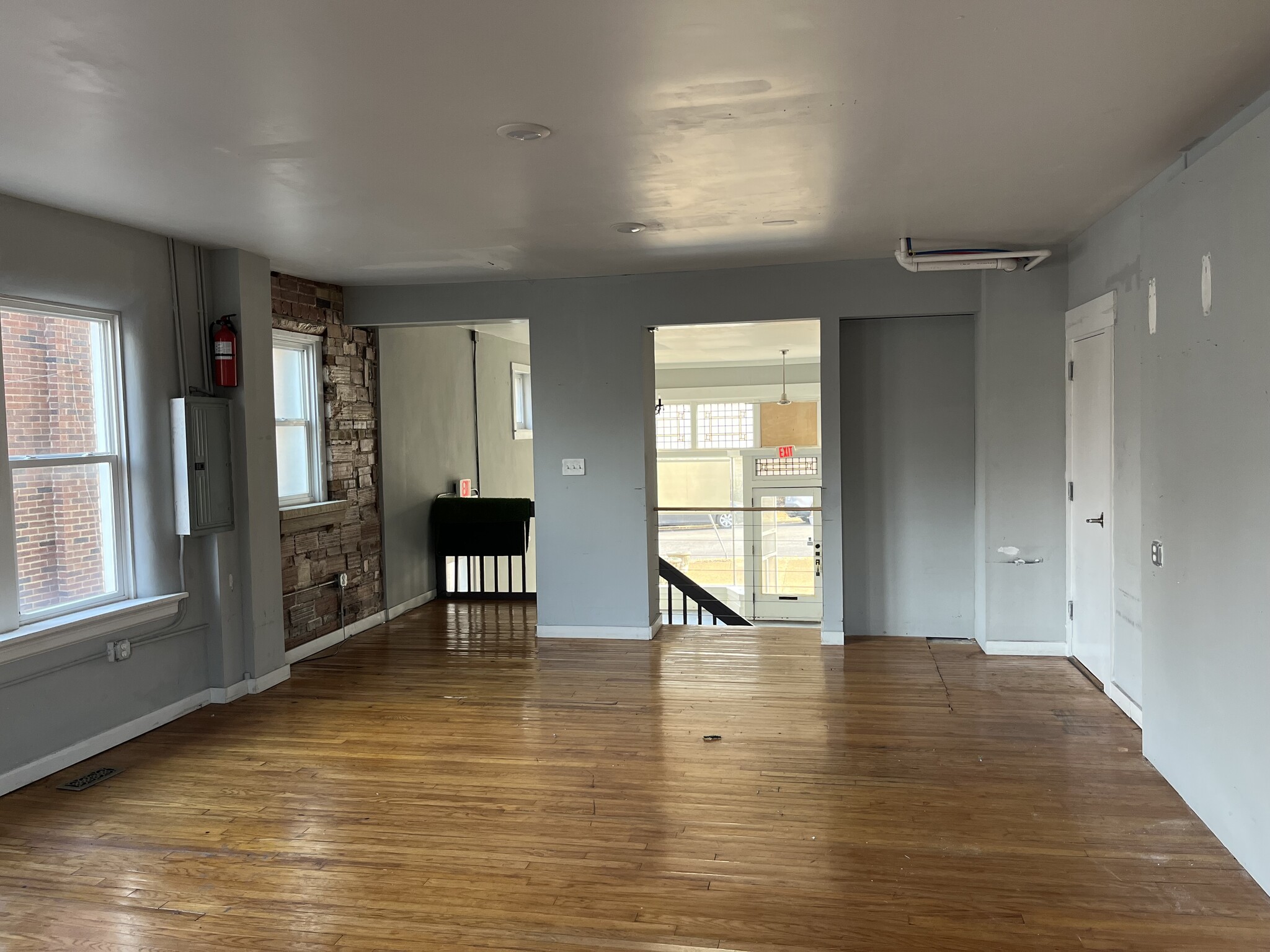 7351 Lindell Blvd, Saint Louis, MO for lease Interior Photo- Image 1 of 3