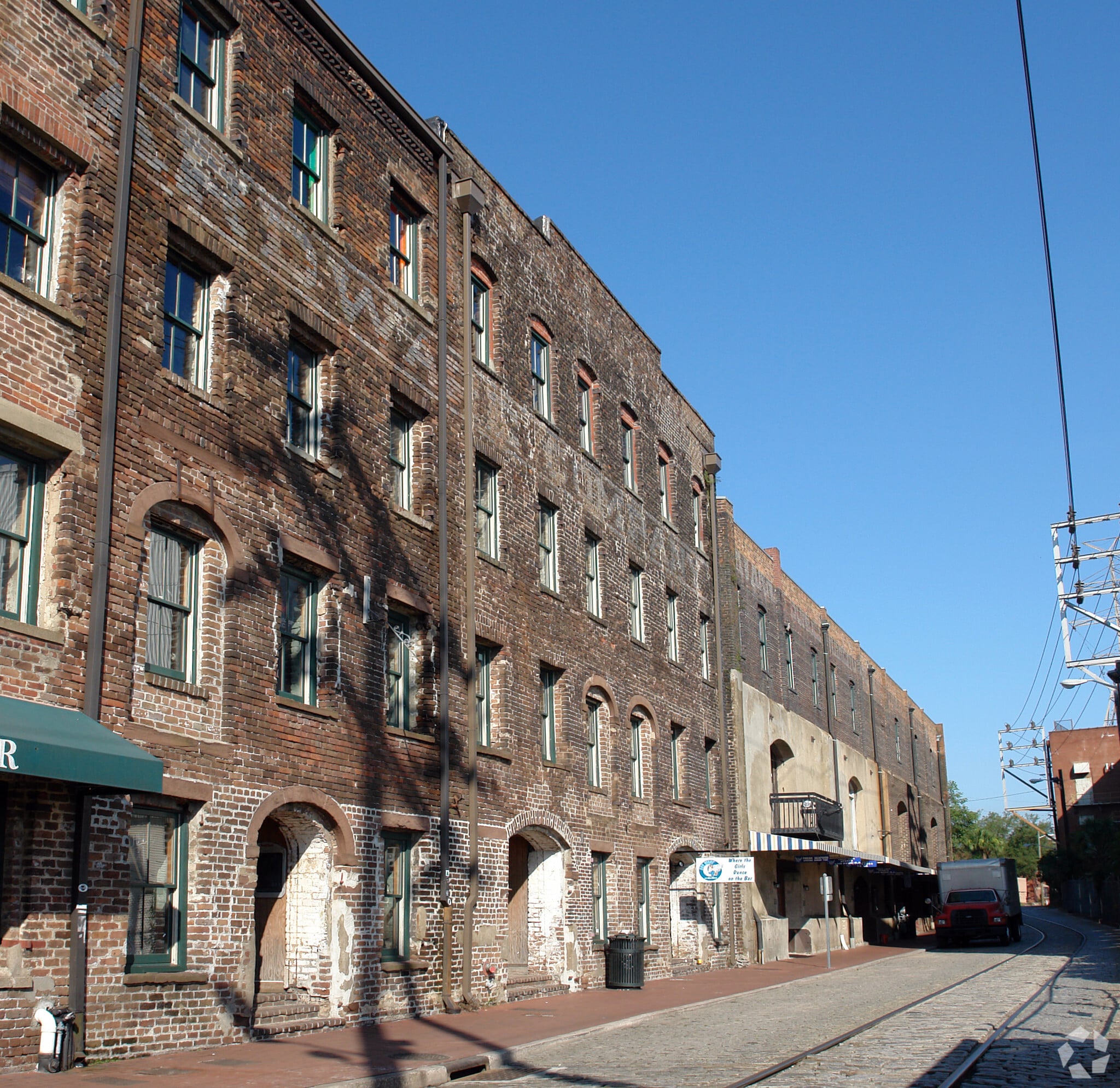 301-307 W River St, Savannah, GA for lease Building Photo- Image 1 of 8