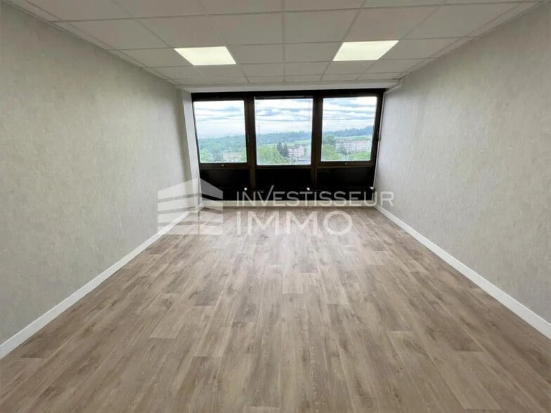 Office in Villeneuve-Saint-Georges for lease - Interior Photo - Image 2 of 3