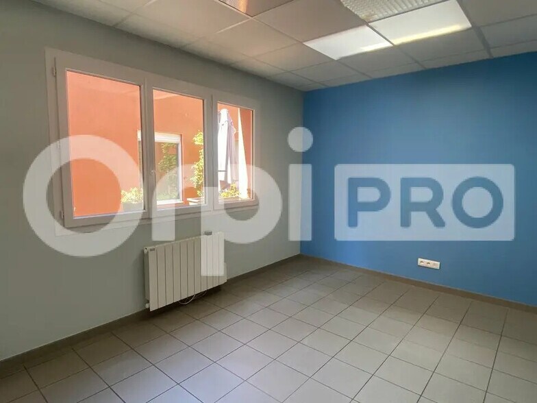 Retail in Le Havre for lease - Building Photo - Image 2 of 7