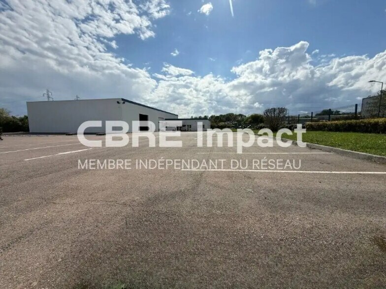 Flex in Saint-Apollinaire for lease - Building Photo - Image 3 of 14