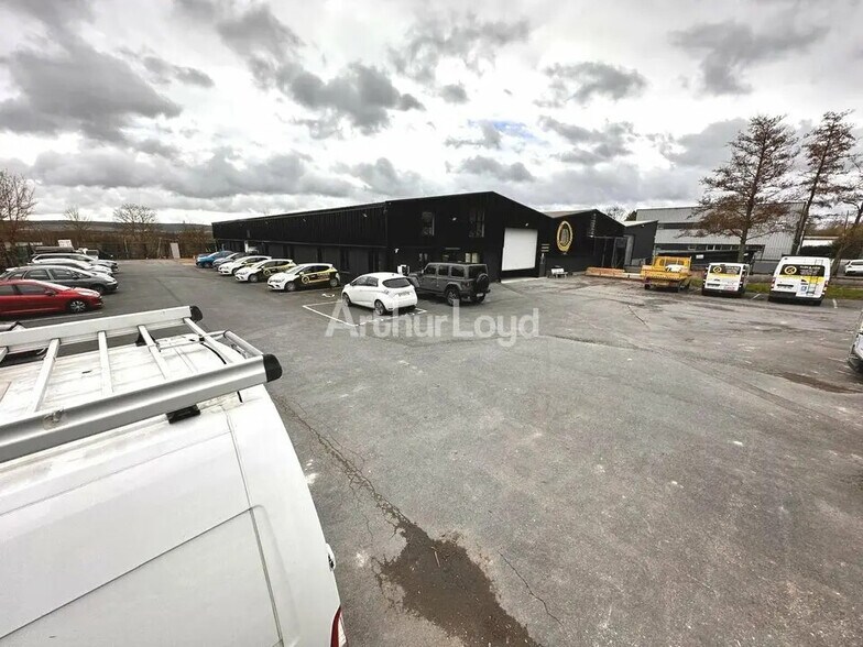 Flex in Reims for lease - Building Photo - Image 3 of 13
