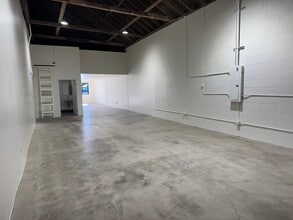1726 N Ventura Ave, Ventura, CA for lease Interior Photo- Image 2 of 5