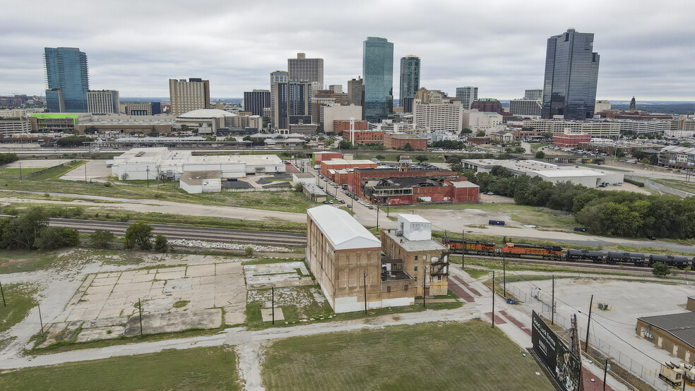 1100 Harding St, Fort Worth, TX for sale - Building Photo - Image 3 of 7