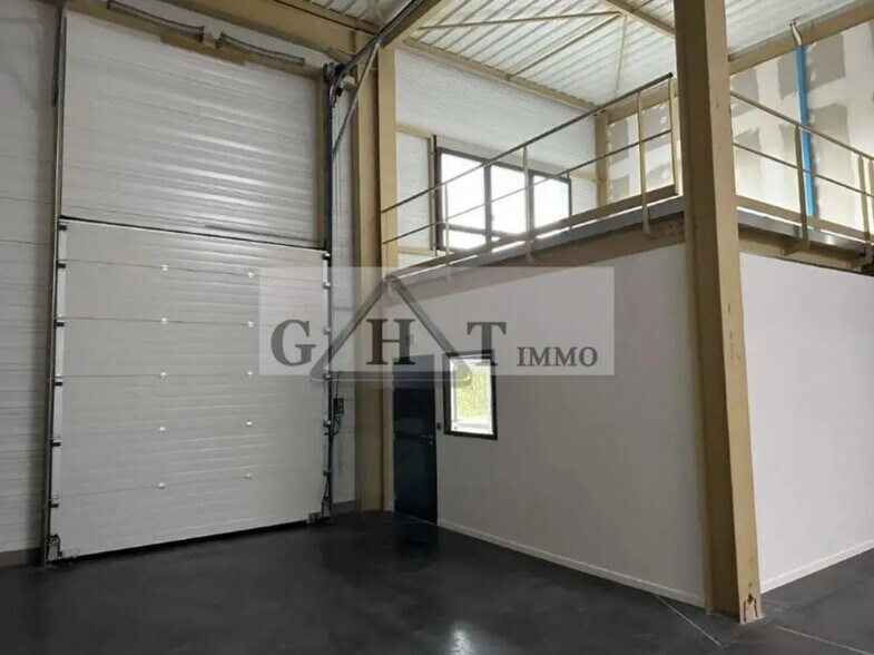 Industrial in Montévrain for sale - Interior Photo - Image 2 of 4