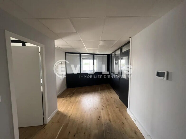 Office in Champigny-sur-Marne for lease - Interior Photo - Image 2 of 8