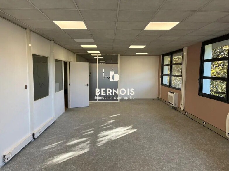 Office in La Seyne-sur-Mer for sale - Building Photo - Image 3 of 5