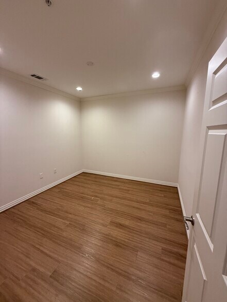 8668 John Hickman Pkwy, Frisco, TX for lease - Interior Photo - Image 3 of 13