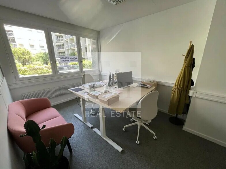 Office in Lyon for lease - Interior Photo - Image 3 of 5