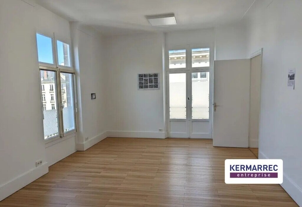 Location Bureaux 140 m² - Photo 1