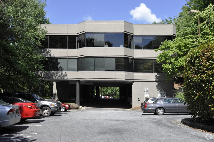 5755 Dupree Dr NW, Atlanta, GA for lease - Building Photo - Image 3 of 5