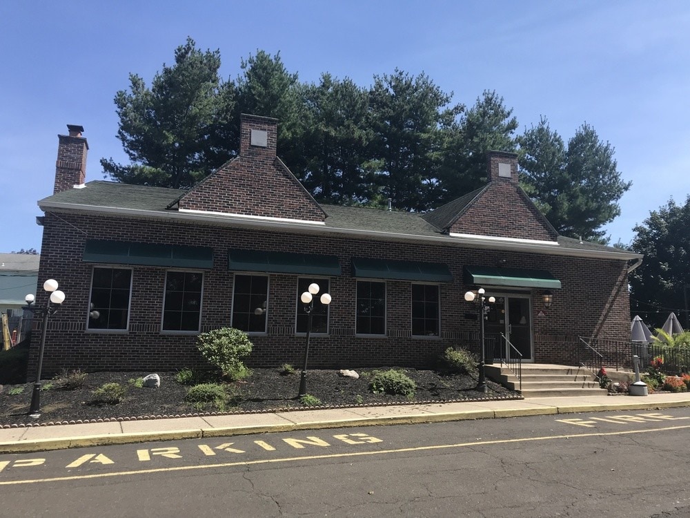 1558 W Maple Ave, Langhorne, PA 19047