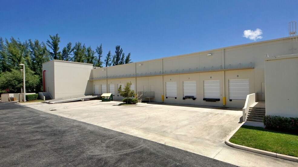 1700 NW 15th Ave, Pompano Beach, FL for lease - Building Photo - Image 2 of 4