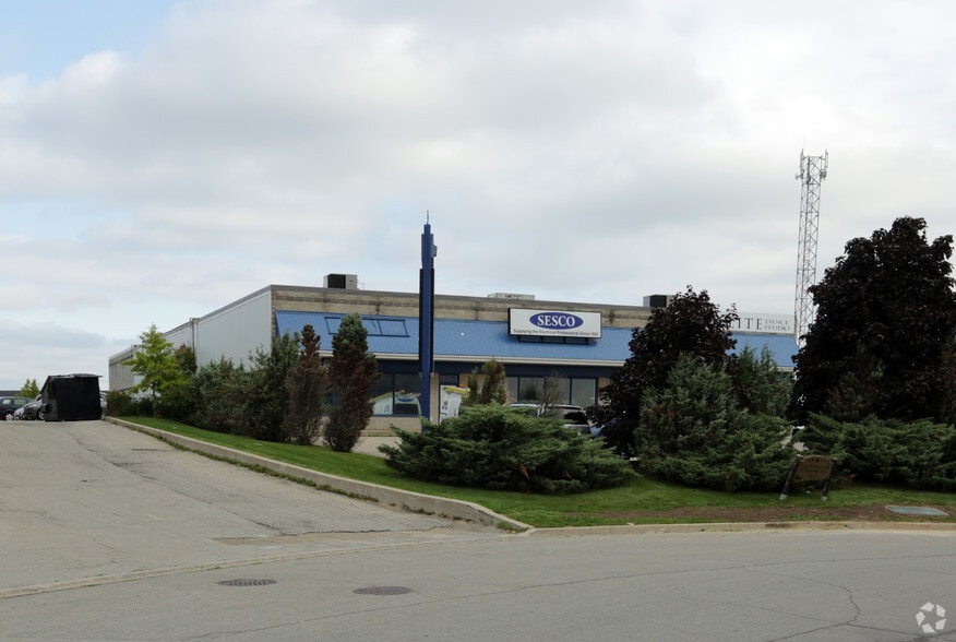 85 Hempstead Dr, Hamilton, ON for sale - Primary Photo - Image 1 of 1