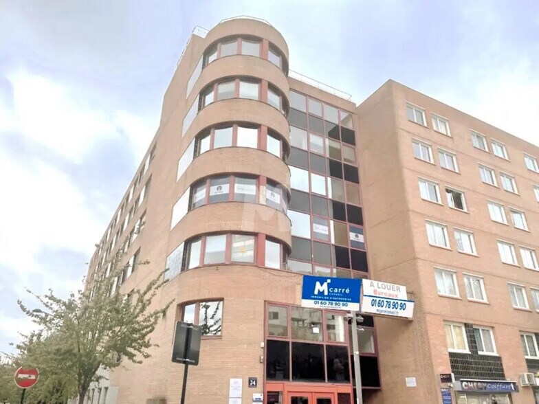 Office in Évry-Courcouronnes for lease - Building Photo - Image 1 of 12