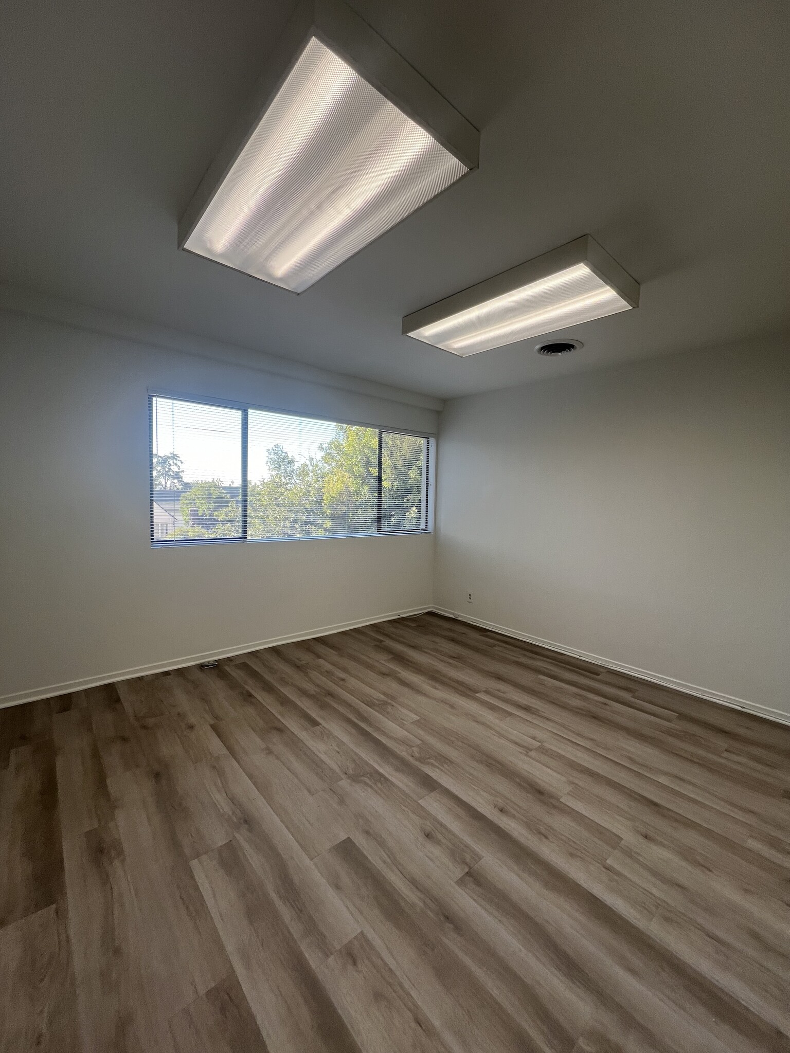 6210 Wilshire Blvd, Los Angeles, CA for lease Interior Photo- Image 1 of 2