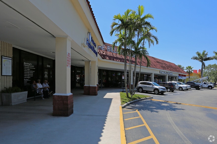15550 NW 77th Ct, Miami Lakes, FL for lease - Building Photo - Image 3 of 5