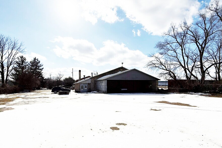 1008 E Crosstown Pky, Kalamazoo, MI for sale - Primary Photo - Image 1 of 11