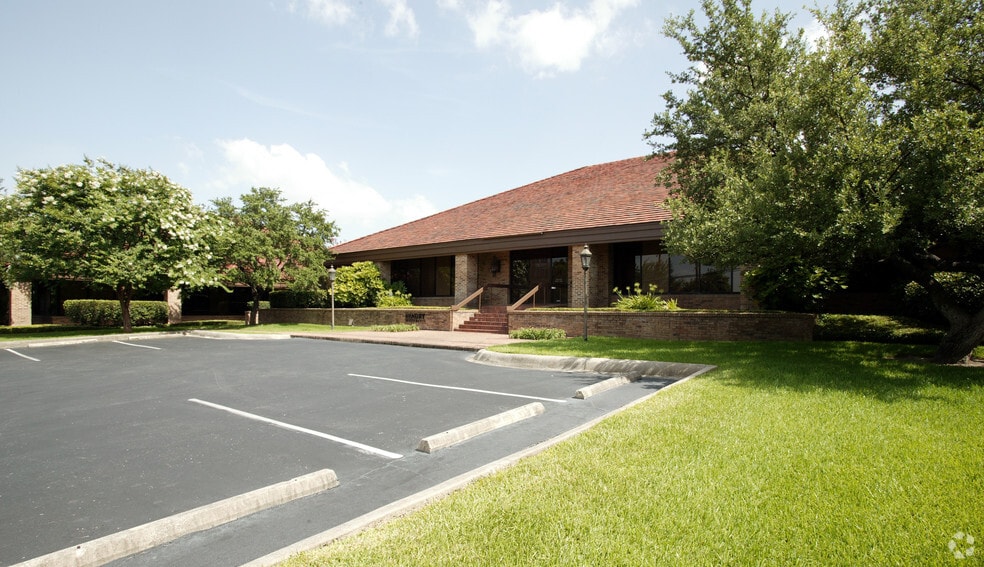 402 E Ramsey Rd, San Antonio, TX for lease - Building Photo - Image 3 of 13